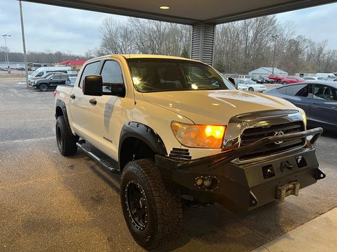 Used 2009 Toyota Tundra 4x4 CrewMax image 1