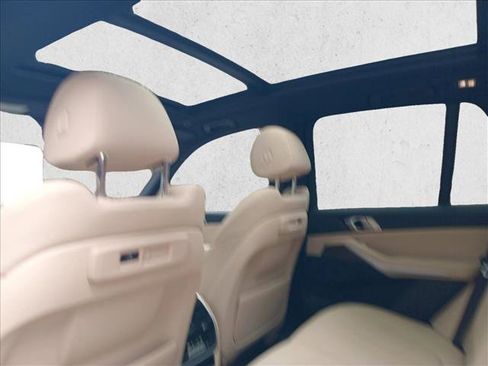 Used 2022 BMW X5 xDrive40i w/ Premium Package image 11