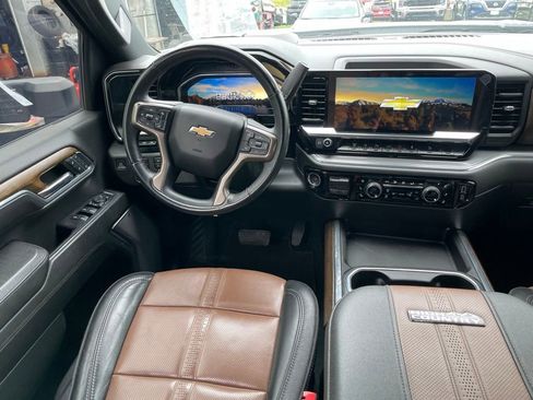 Used 2024 Chevrolet Silverado 2500 High Country w/ Technology Package AWD/4WD image 9