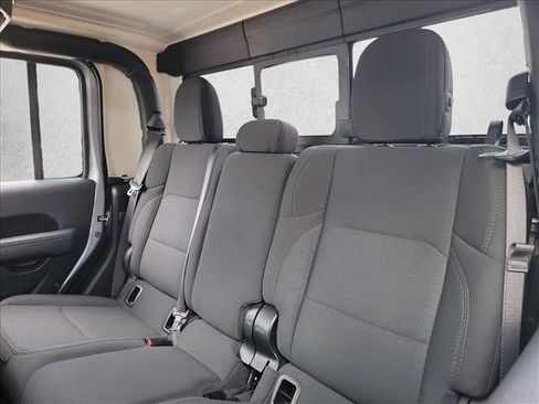 Used 2020 Jeep Gladiator Overland image 14