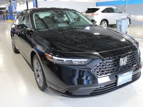 Used 2023 Honda Accord EX image 3