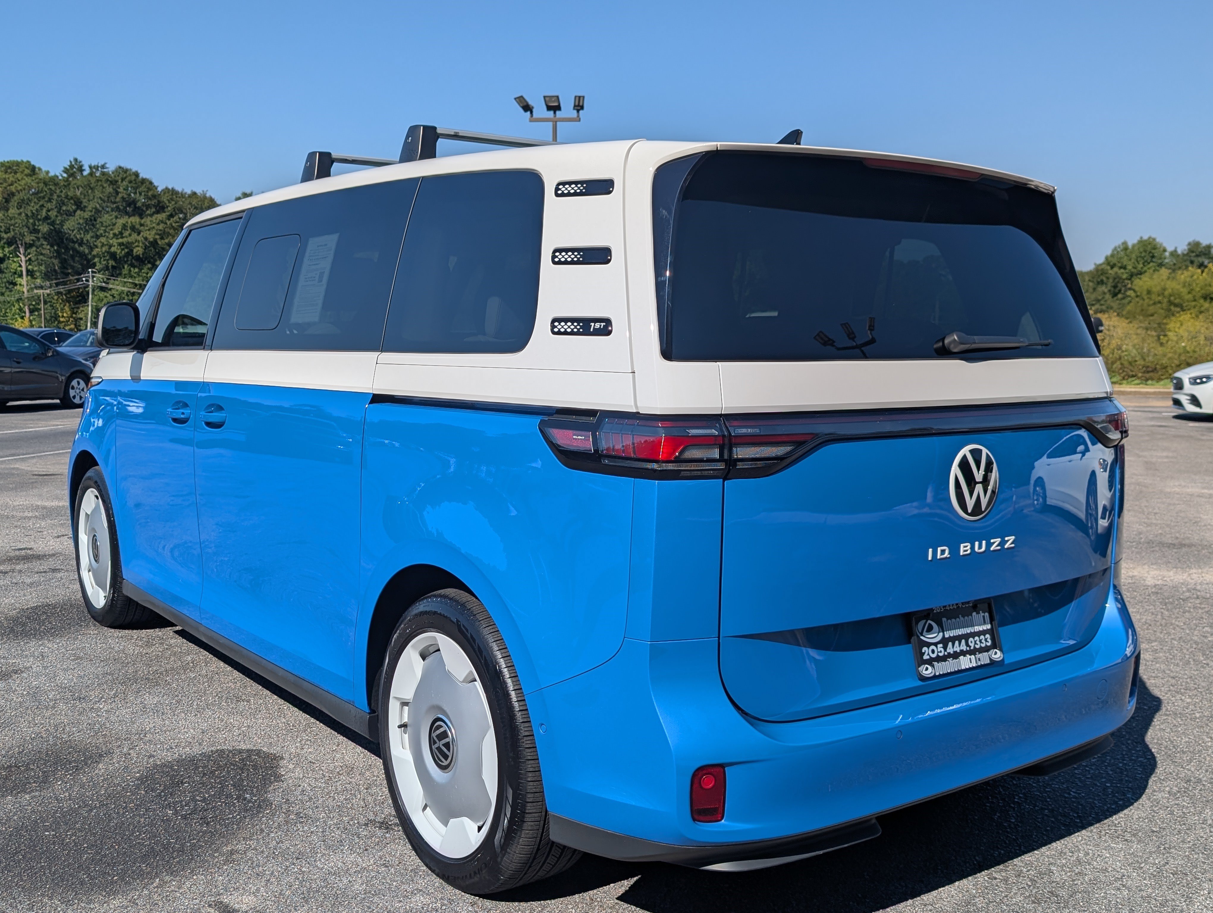 Used 2025 Volkswagen ID. Buzz 1st Edition RWD image 7