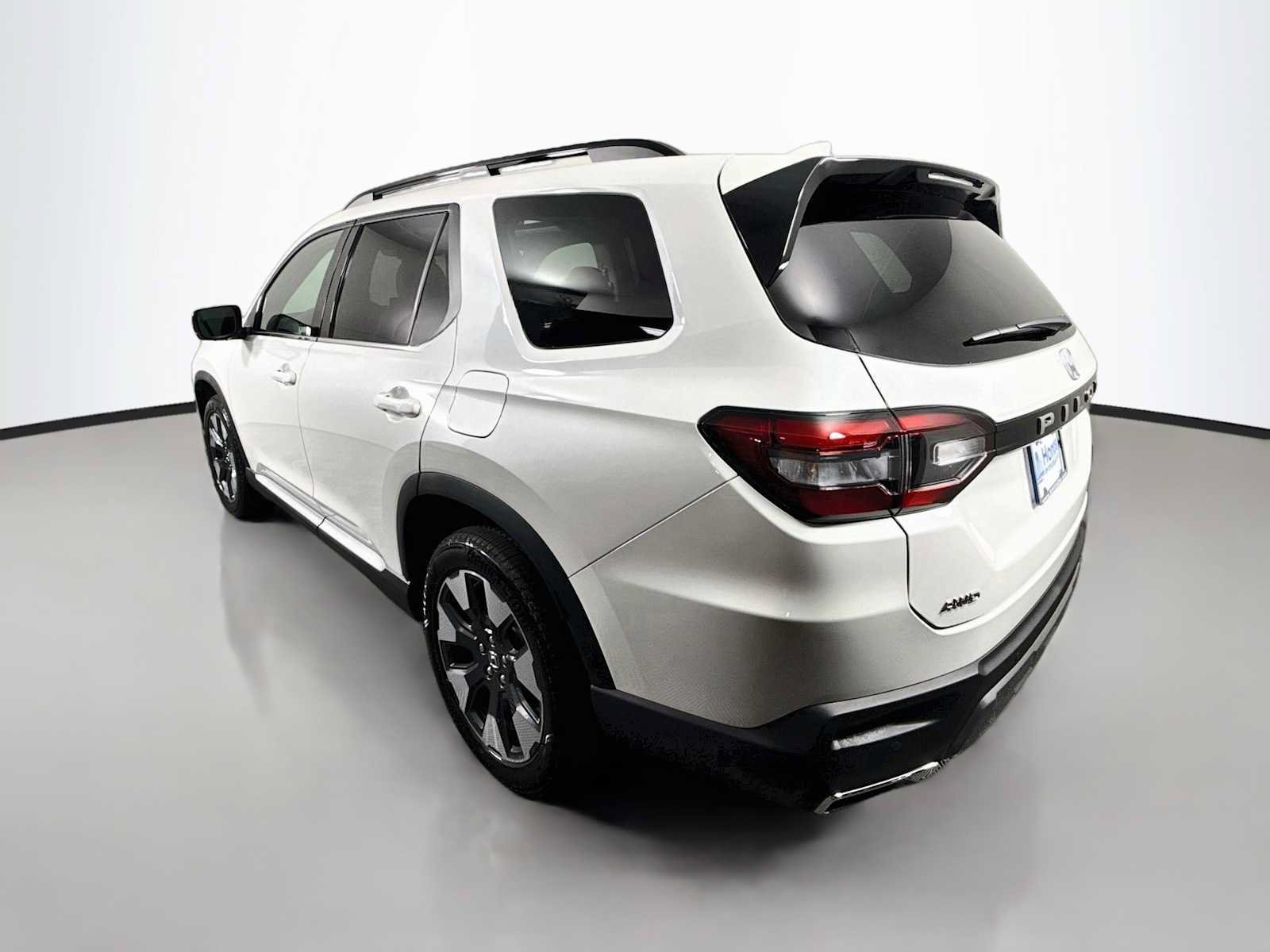 Used 2026 Honda Pilot Touring image 5
