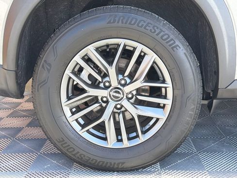 Used 2024 Nissan Rogue S FWD image 19