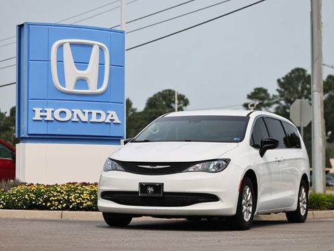 Used 2024 Chrysler Voyager LX FWD image 1