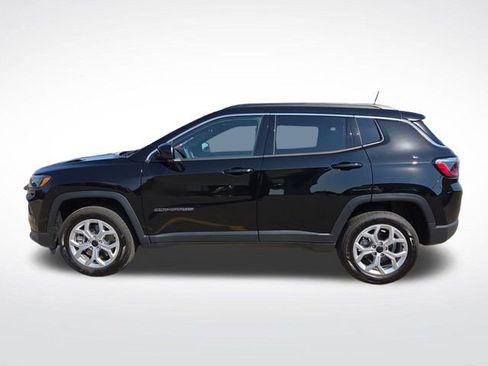 Used 2025 Jeep Compass Latitude w/ Sun & Sound Group image 12