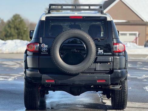 Used 2014 Toyota FJ Cruiser Sport Utility 2D image 7