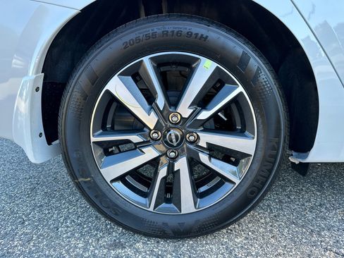 New 2025 Nissan Versa SV w/ Trunk Package image 17