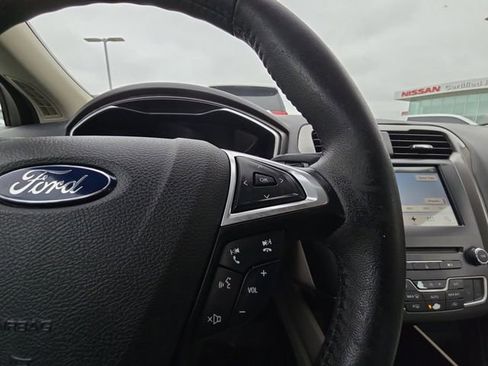 Used 2017 Ford Fusion Energi SE FWD image 12