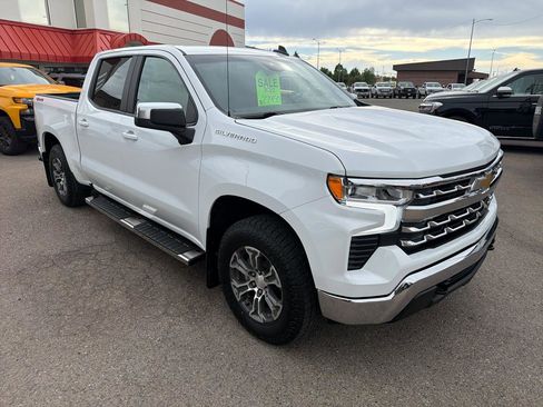 Used 2022 Chevrolet Silverado 1500 LT AWD/4WD image 2