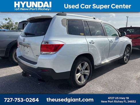 Used 2011 Toyota Highlander Limited w/ Tow Pkg image 3