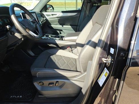 Used 2024 Volkswagen Atlas Cross Sport SE image 15