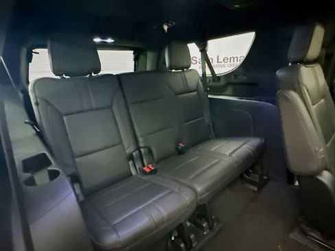 Used 2022 Chevrolet Suburban RST w/ Luxury Package image 29