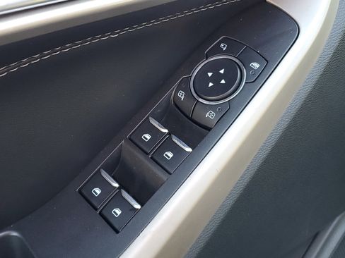 Used 2023 Ford Explorer Limited image 17