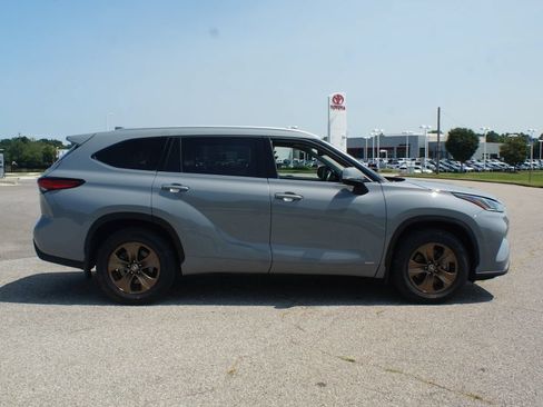 Used 2022 Toyota Highlander Bronze Edition AWD/4WD image 24