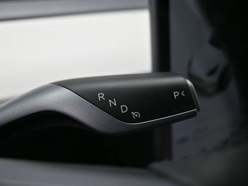 Used 2022 Tesla Model Y Long Range image 20