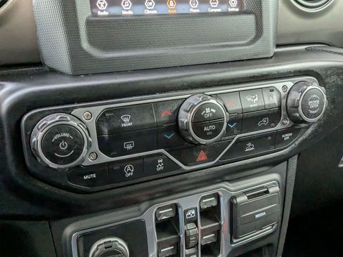 Used 2022 Jeep Gladiator Willys image 21