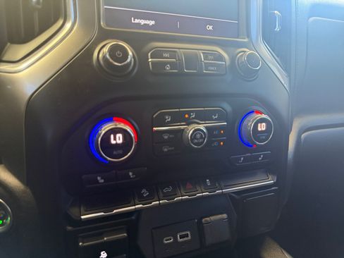Used 2021 Chevrolet Silverado 1500 LT Trail Boss w/ LPO, Dark Essentials Package AWD/4WD image 18