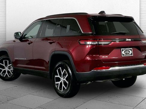 Used 2025 Jeep Grand Cherokee Limited AWD/4WD image 11