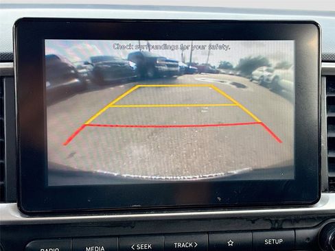 Used 2021 Hyundai Venue SE FWD image 13
