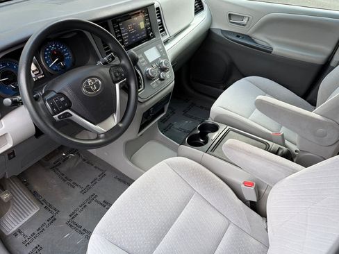 Used 2020 Toyota Sienna LE image 13