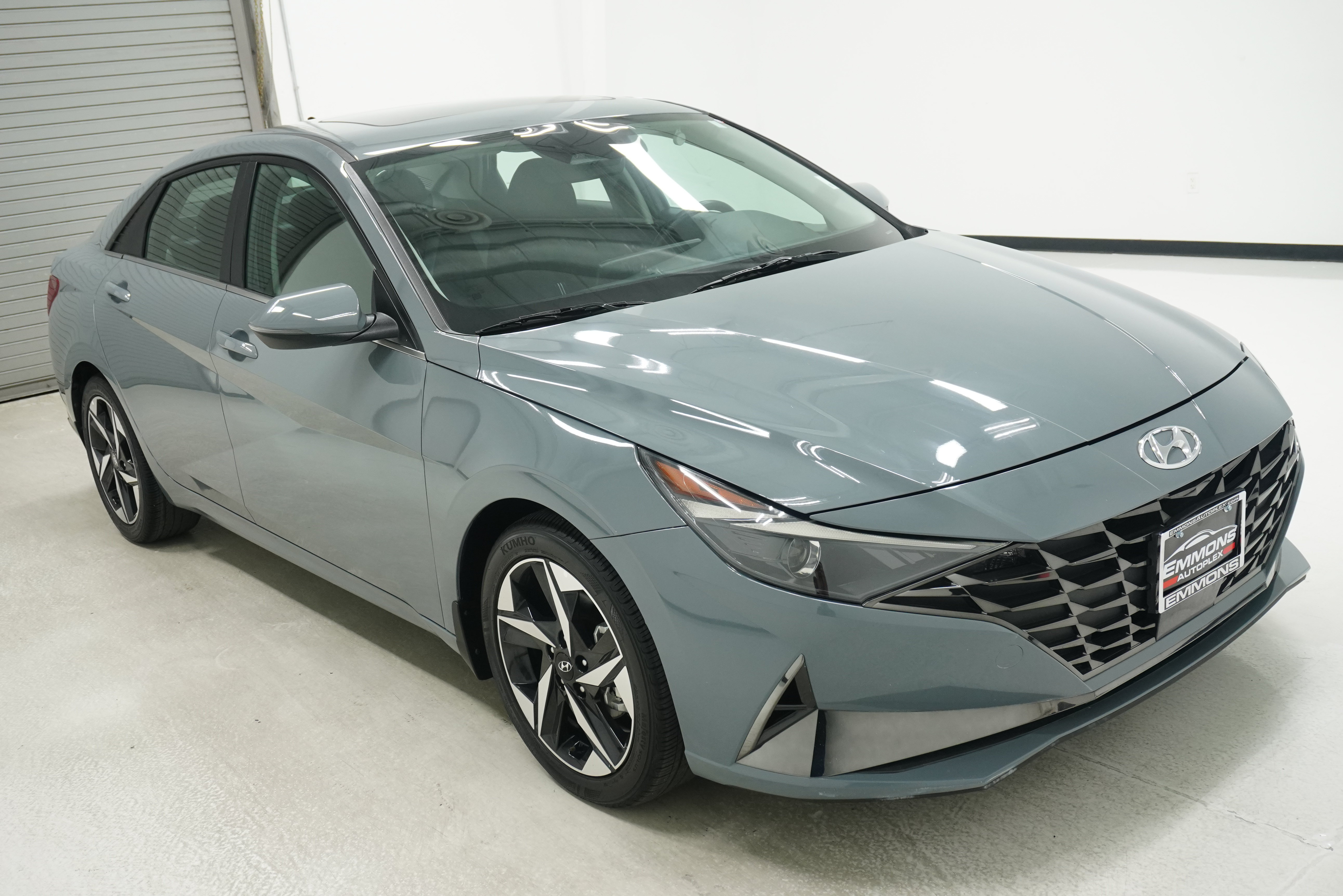 Used 2022 Hyundai Elantra SEL w/ Convenience + Premium Package FWD image 3