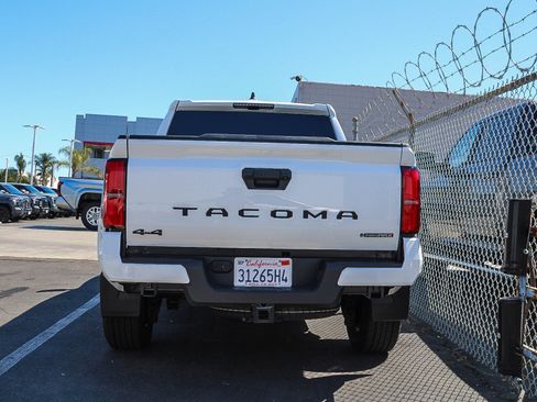 Used 2025 Toyota Tacoma TRD Sport AWD/4WD image 8