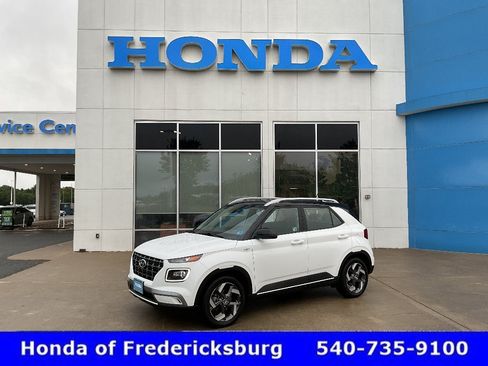 Used 2025 Hyundai Venue Limited FWD image 1