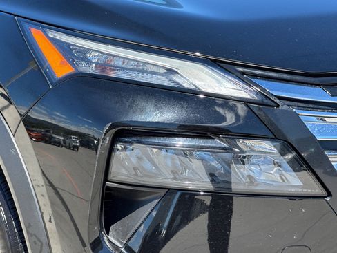 Used 2025 Nissan Rogue SV AWD/4WD image 12