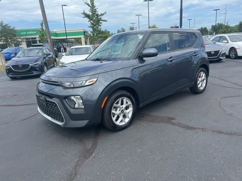 Used 2022 Kia Soul LX w/ Technology Package image 8
