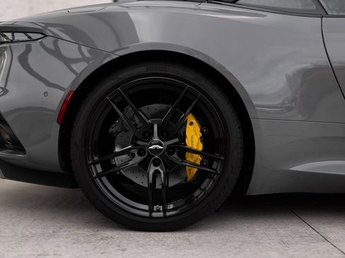 Used 2022 Aston Martin DBS Superleggera Volante image 19