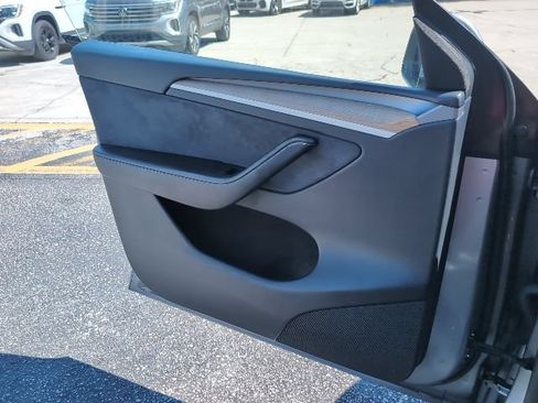 Used 2024 Tesla Model Y Long Range AWD/4WD image 19