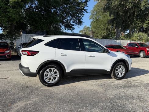 Used 2026 Ford Escape Active w/ Tech Pack #1 FWD image 5