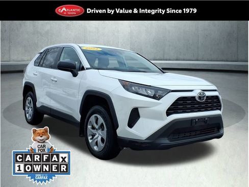 Certified 2022 Toyota RAV4 LE image 1