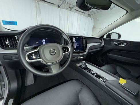 Used 2025 Volvo XC60 B5 Plus image 3