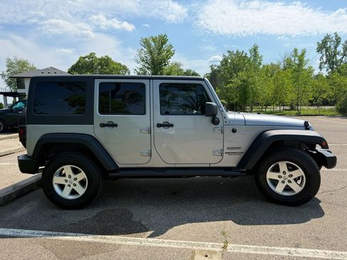 Used 2013 Jeep Wrangler Unlimited Sport AWD/4WD image 4