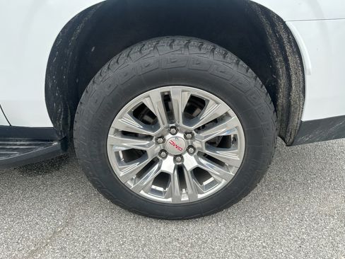 Used 2022 GMC Yukon XL Denali AWD/4WD image 16
