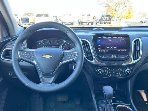 Used 2024 Chevrolet Equinox Premier image 11