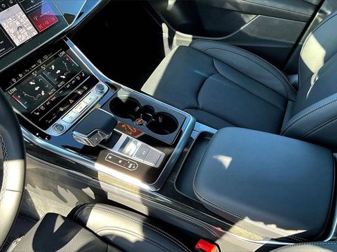 Certified 2025 Audi Q8 Prestige w/ Prestige Package image 22