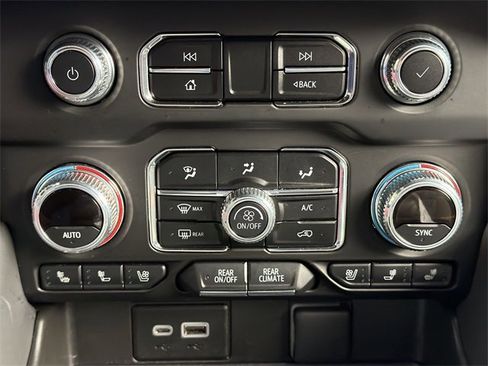 Used 2023 GMC Yukon AT4 w/ AT4 Premium Plus Package image 19