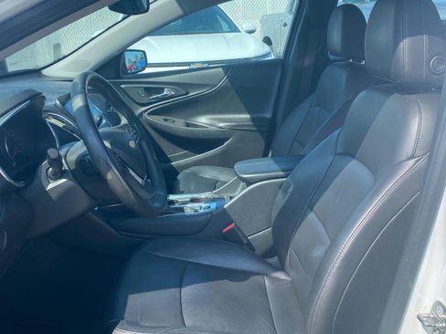 Used 2017 Chevrolet Malibu Hybrid w/ Leather Package FWD image 9