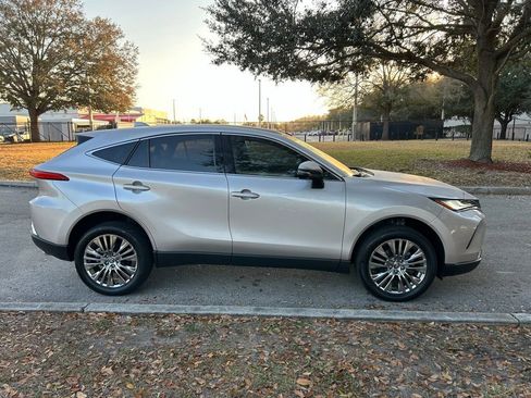 Certified 2024 Toyota Venza Limited image 4