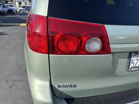 Used 2007 Toyota Sienna LE image 28