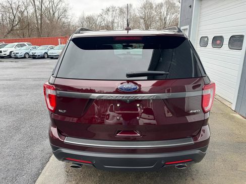 Used 2018 Ford Explorer XLT w/ Equipment Group 202A image 5