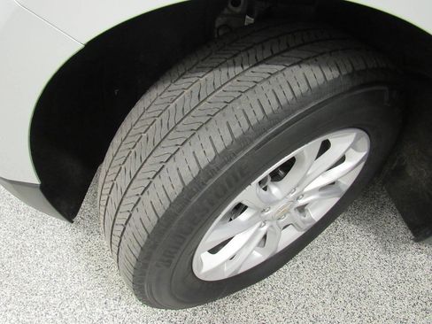 Used 2021 Chevrolet Equinox LS w/ LS Convenience Package image 17