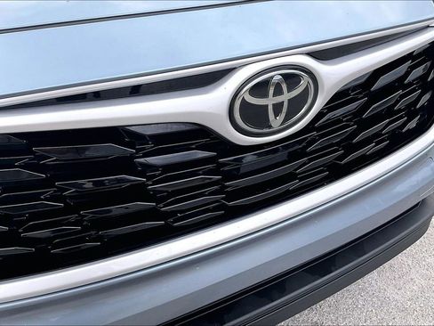 Used 2020 Toyota Highlander XLE image 34