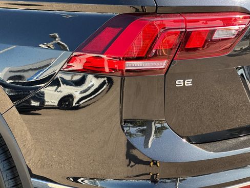 Used 2023 Volkswagen Tiguan SE w/ Panoramic Sunroof Package FWD image 27