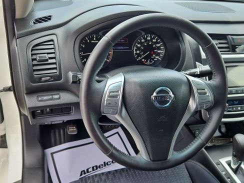 Used 2016 Nissan Altima 2.5 SV FWD image 11