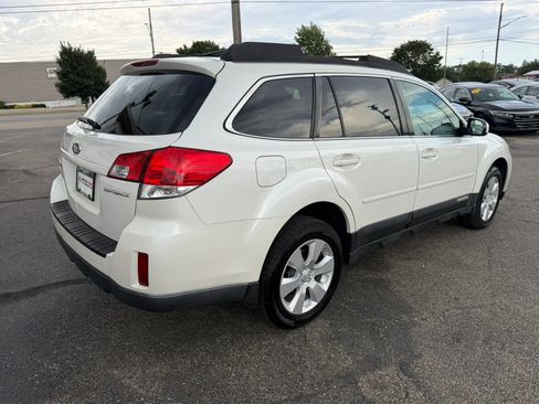 Used 2011 Subaru Outback 2.5i Premium w/ All-Weather Pkg AWD/4WD image 7