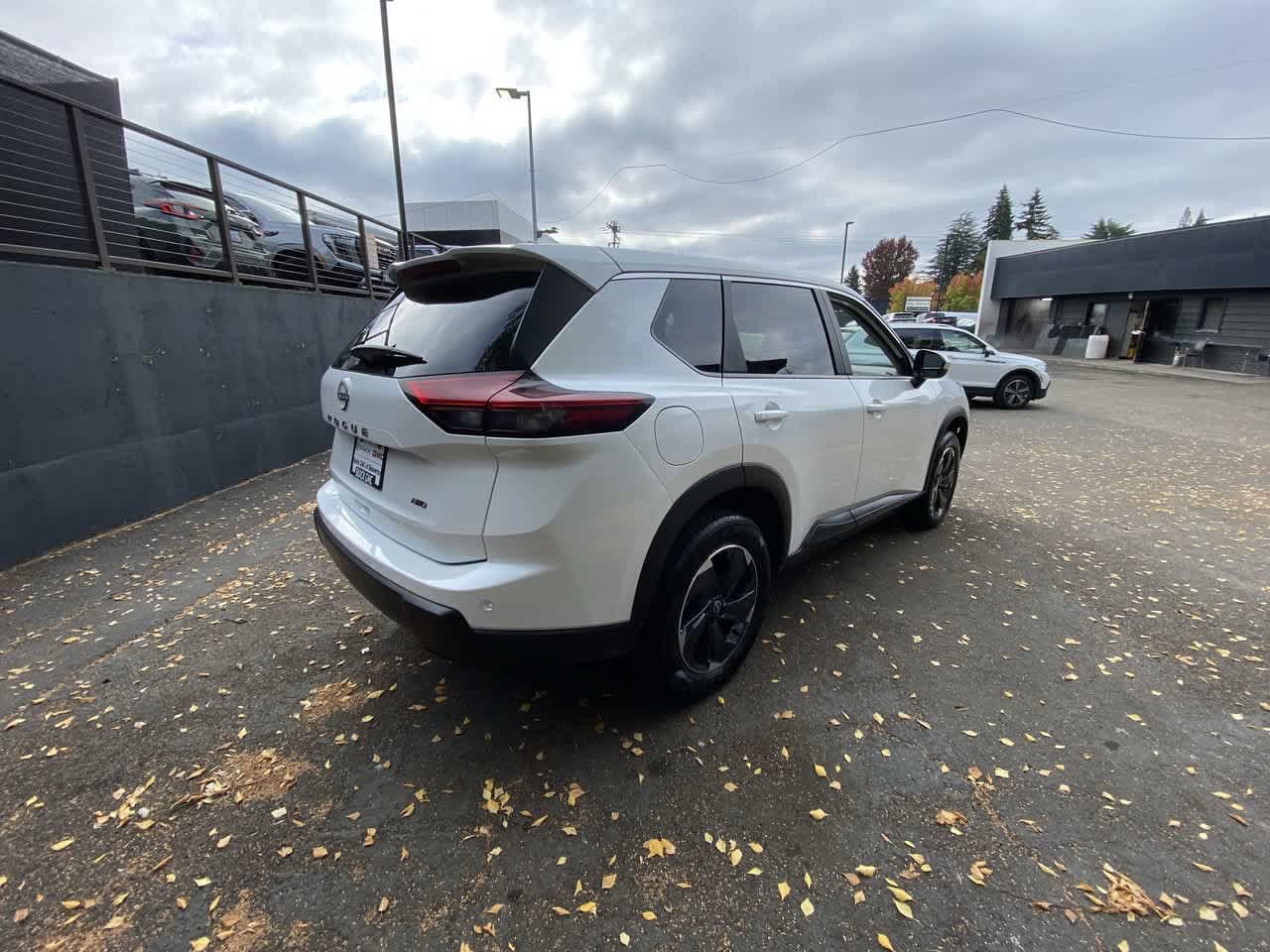 Used 2025 Nissan Rogue SV AWD/4WD image 6
